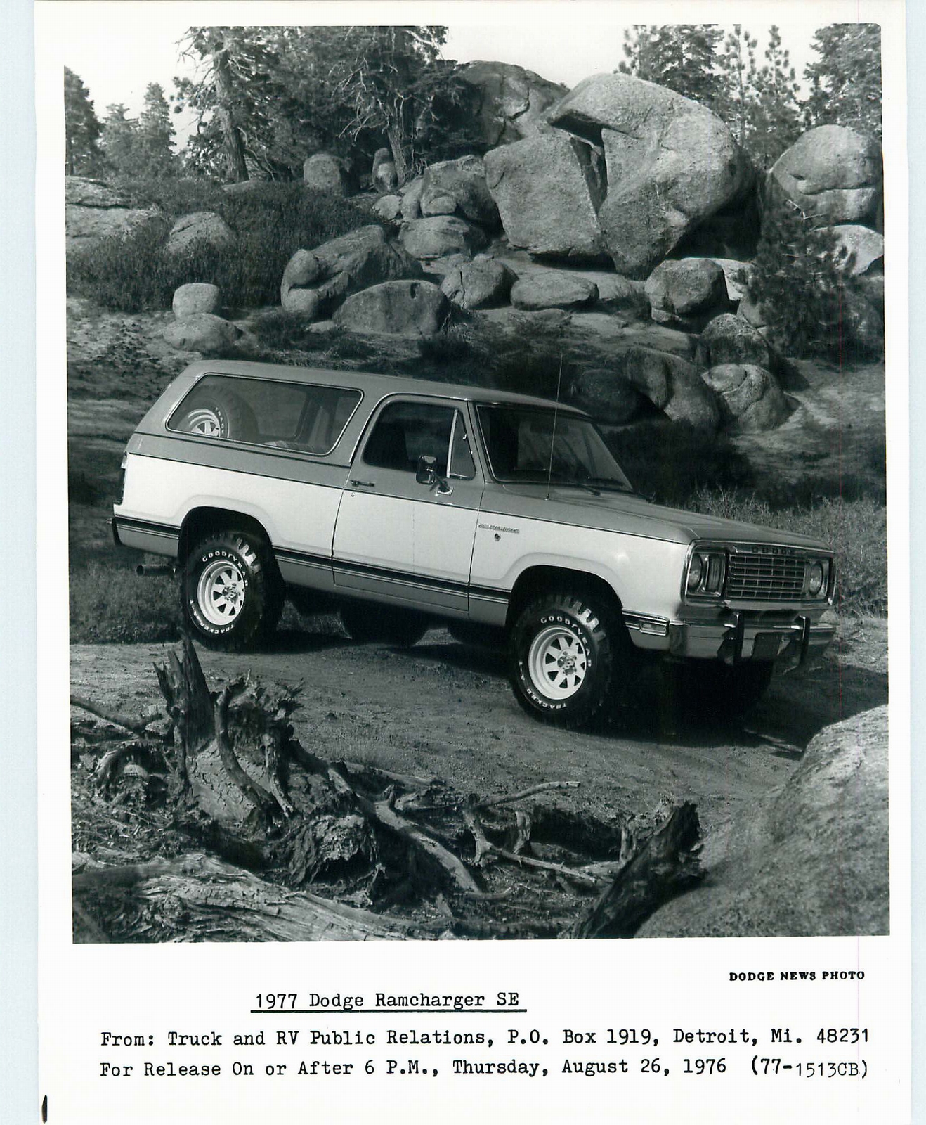 n_1977 Dodge Ramcharger PR Photo-20.jpg